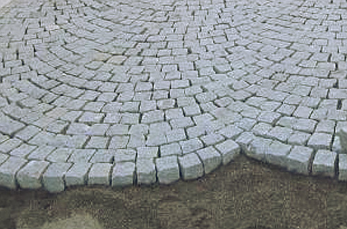 Posa cubetti granito